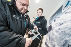 Walter Bacher (BR-Vorsitzender Gletscherbahnen Kaprun AG, links im Bild) macht sich für Lehrlinge stark und gibt sein Wissen gerne weiter.
