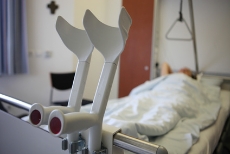 Symbolbild Krankenbett, Krankenzimmer